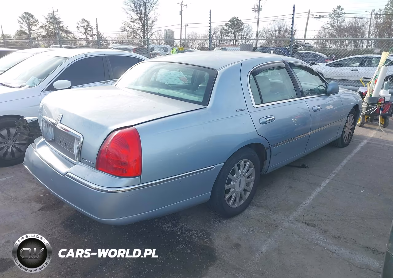 2006 Lincoln Town Car Signature VIN:1LNHM81W96Y601602 - 4