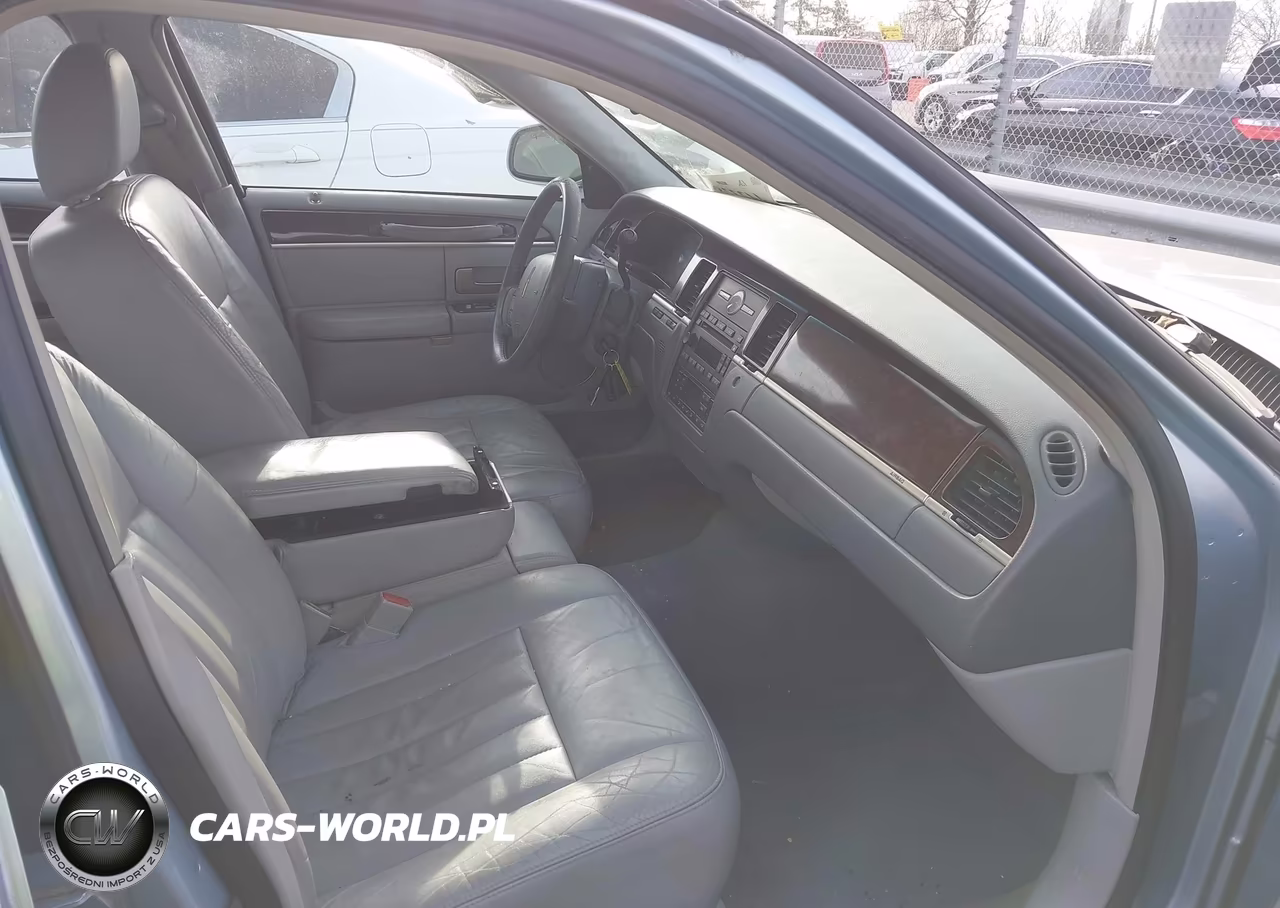 2006 Lincoln Town Car Signature VIN:1LNHM81W96Y601602 - 5