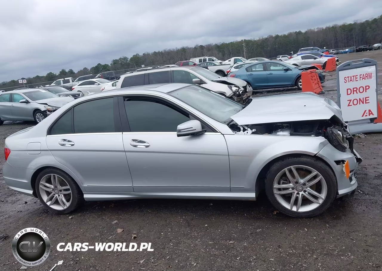 2013 Mercedes-Benz C 250 Sport VIN:WDDGF4HB5DR296358 - 13
