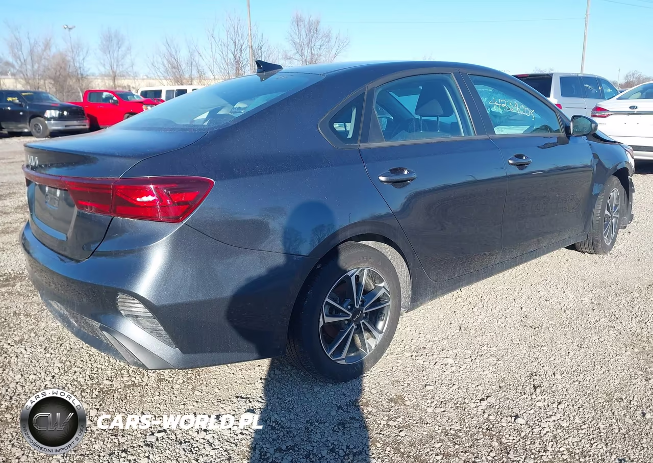 2024 Kia Forte Lxs VIN:3KPF24AD1RE829807 - 4