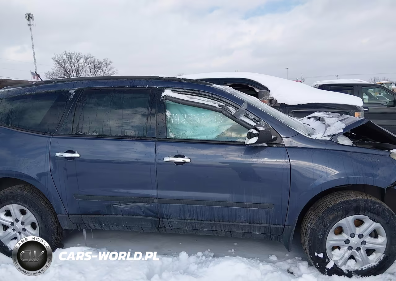 2013 Chevrolet Traverse Ls VIN:1GNKRFED8DJ105535 - 12