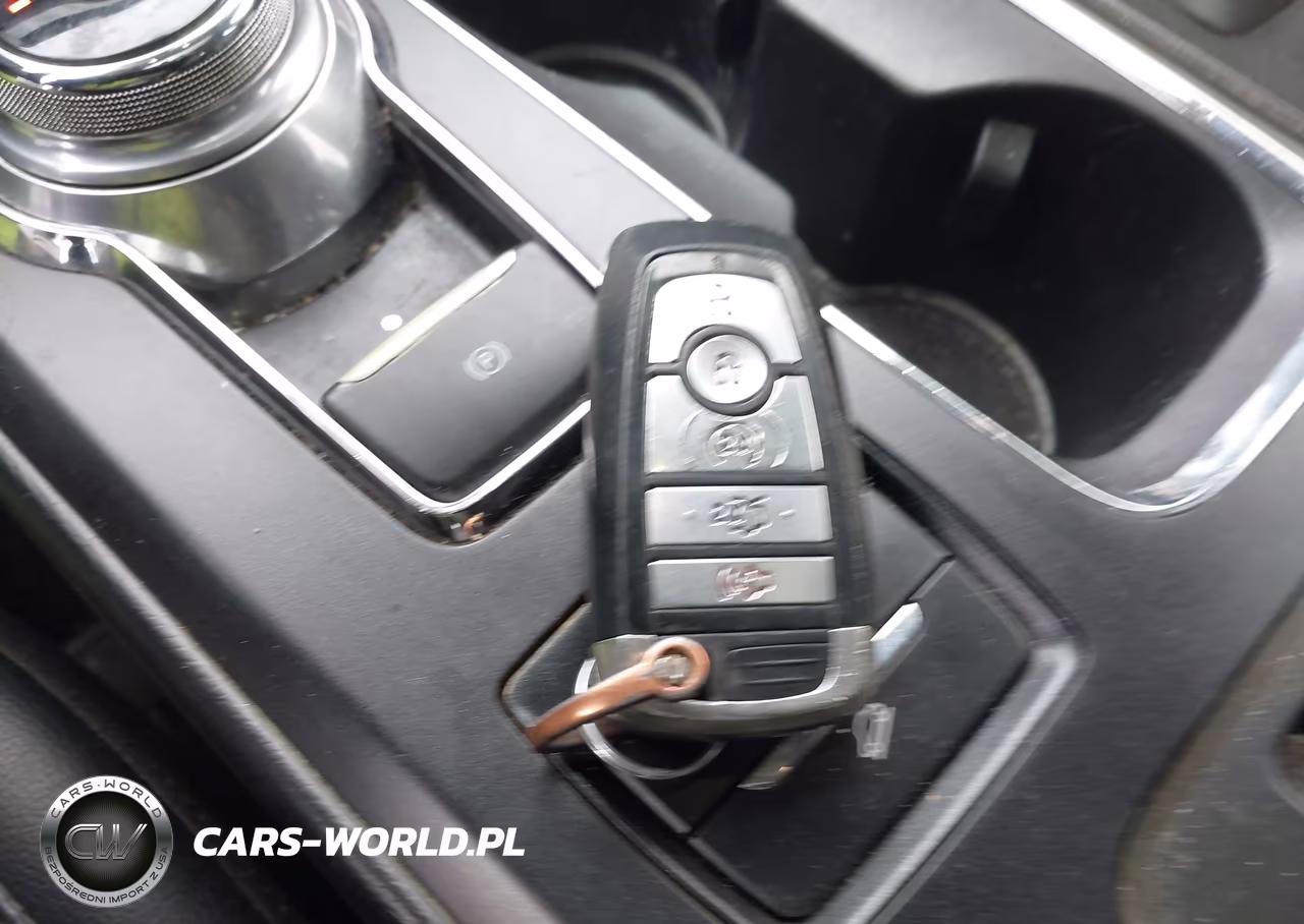 2019 Ford Fusion Energi Titanium VIN:3FA6P0SU3KR266935 - 11