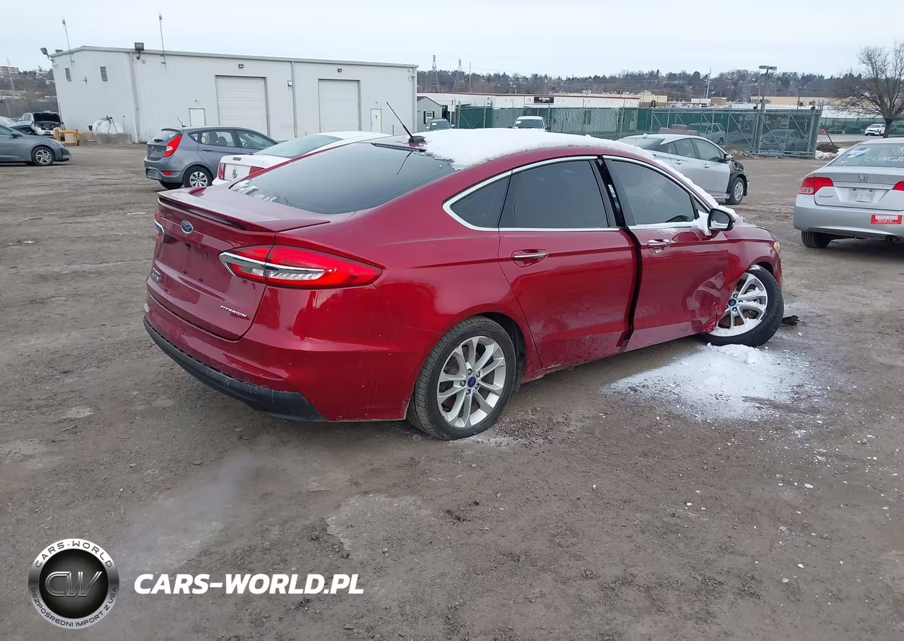 2019 Ford Fusion Energi Titanium VIN:3FA6P0SU3KR266935 - 4