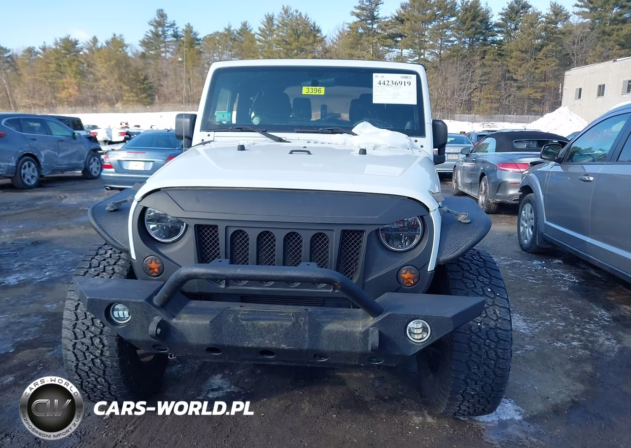2011 Jeep Wrangler Sahara VIN:1J4AA5D19BL638793 - 11
