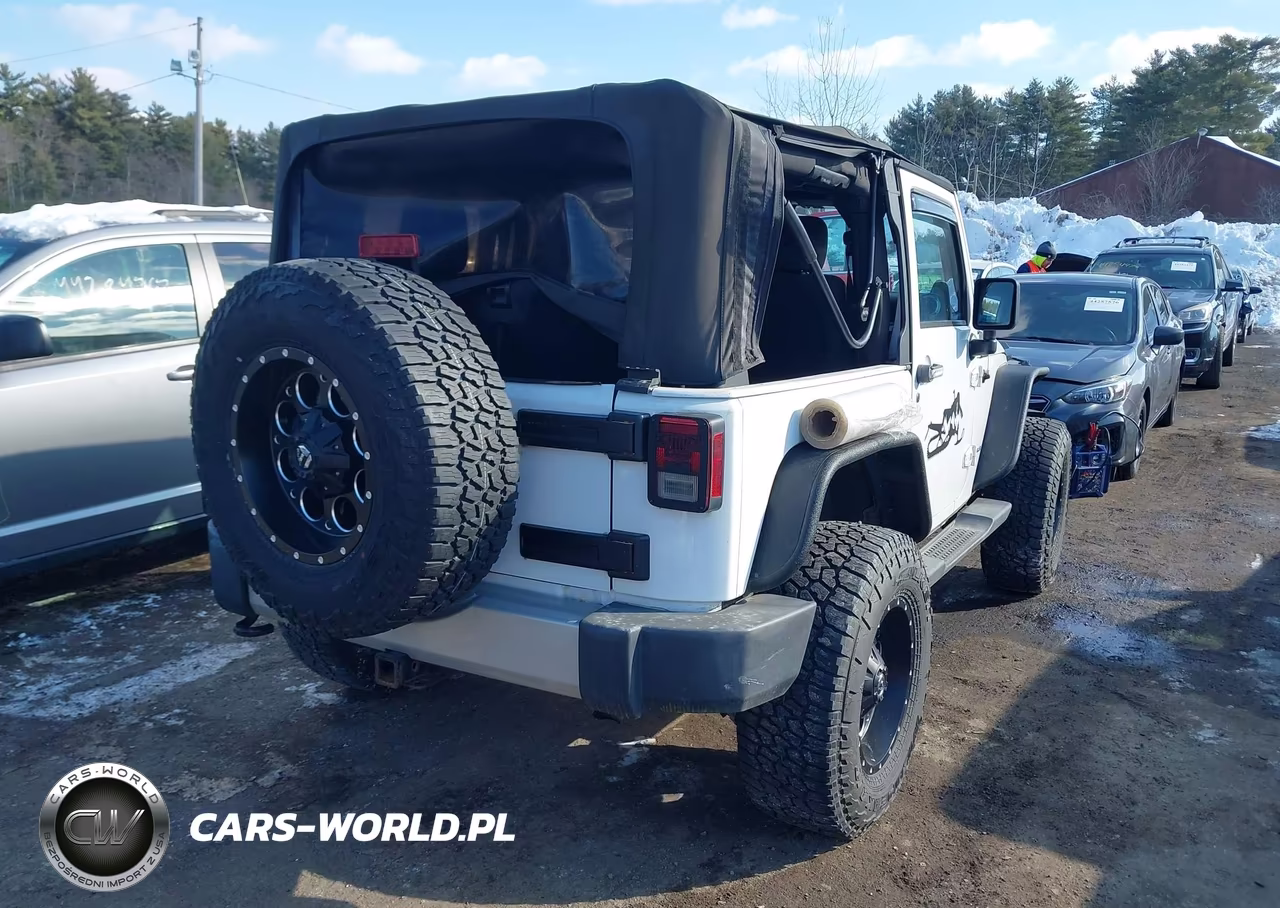 2011 Jeep Wrangler Sahara VIN:1J4AA5D19BL638793 - 4