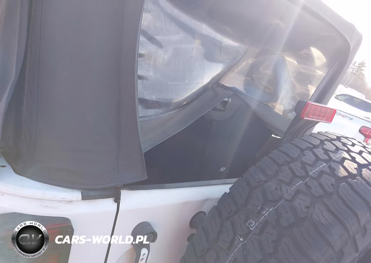 2011 Jeep Wrangler Sahara VIN:1J4AA5D19BL638793 - 6