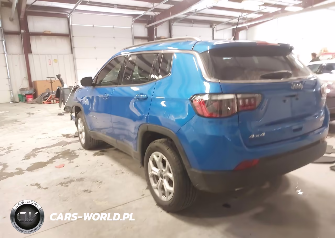 2025 Jeep Compass Latitude 4X4 VIN:3C4NJDBN1ST608571 - 3