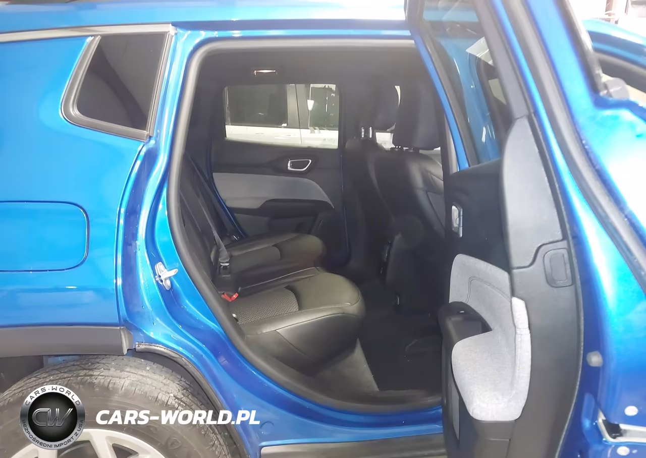 2025 Jeep Compass Latitude 4X4 VIN:3C4NJDBN1ST608571 - 8