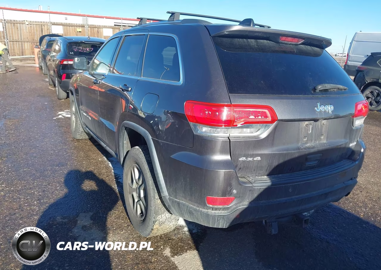 2017 Jeep Grand Cherokee Laredo 4X4 VIN:1C4RJFAG7HC660176 - 3