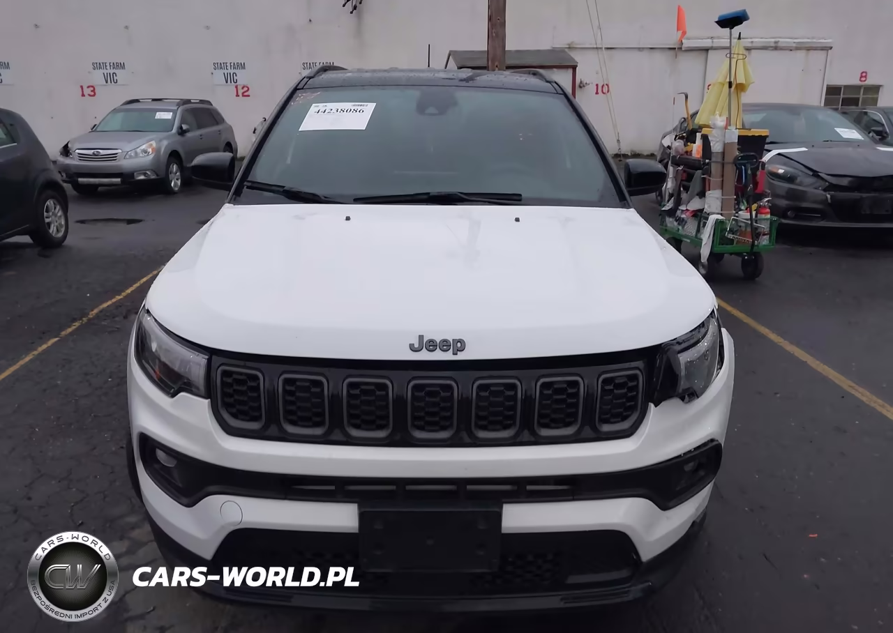 2024 Jeep Compass Latitude 4X4 VIN:3C4NJDBN4RT166945 - 12