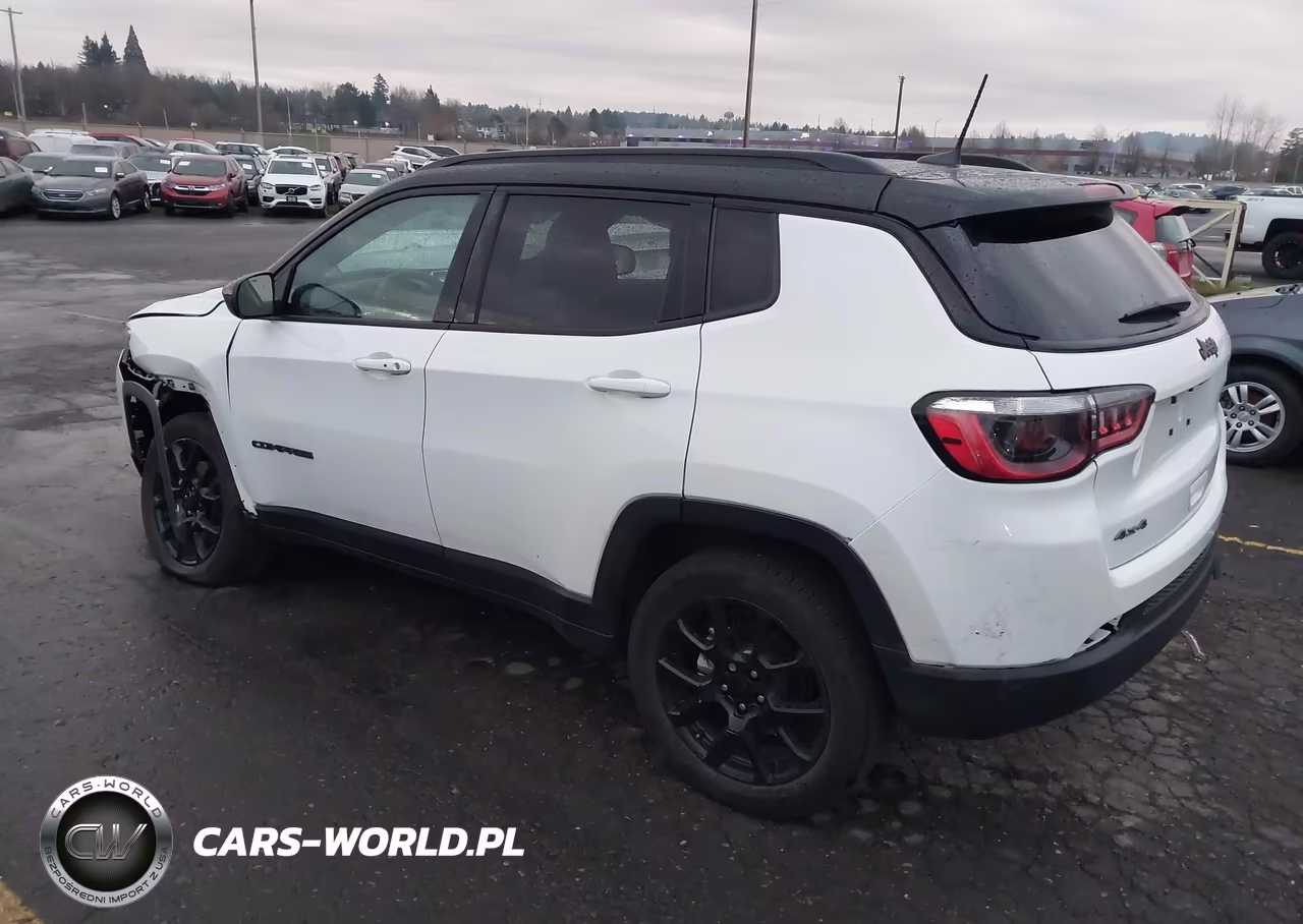 2024 Jeep Compass Latitude 4X4 VIN:3C4NJDBN4RT166945 - 3