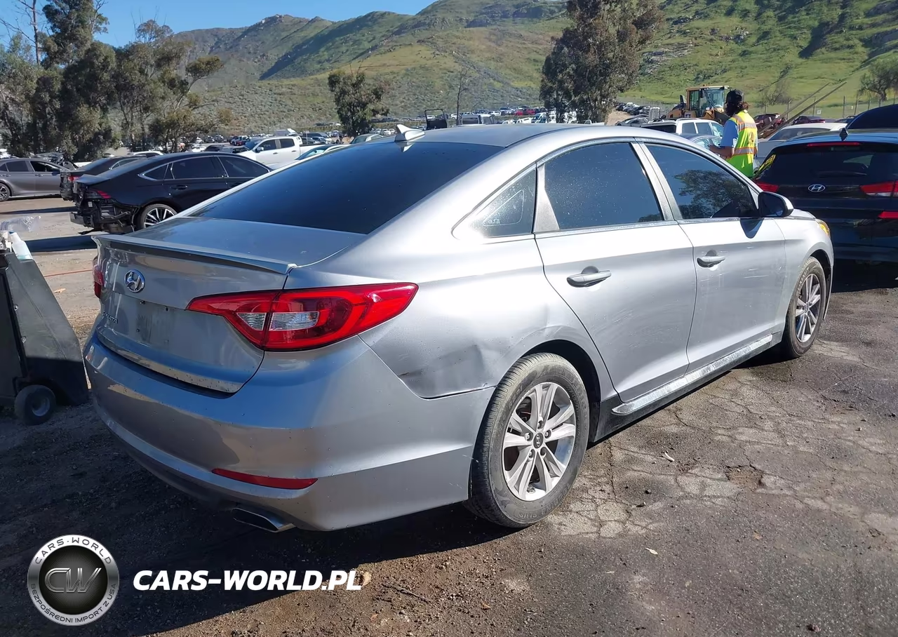 2016 Hyundai Sonata Se VIN:5NPE24AF4GH370844 - 4