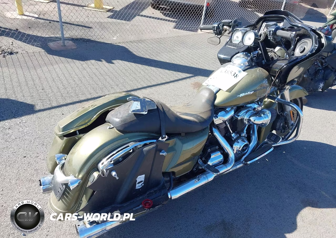 2017 Harley-Davidson Fltrxs Road Glide Special VIN:1HD1KTC16HB604302 - 4