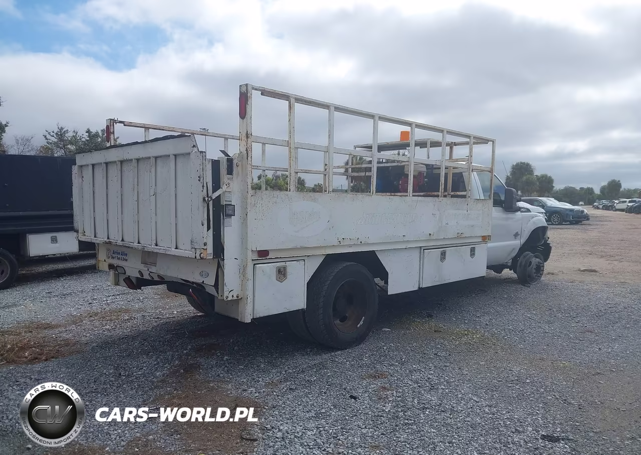 2015 Ford F-450 Chassis Xl VIN:1FDUF4GT0FEB25336 - 4
