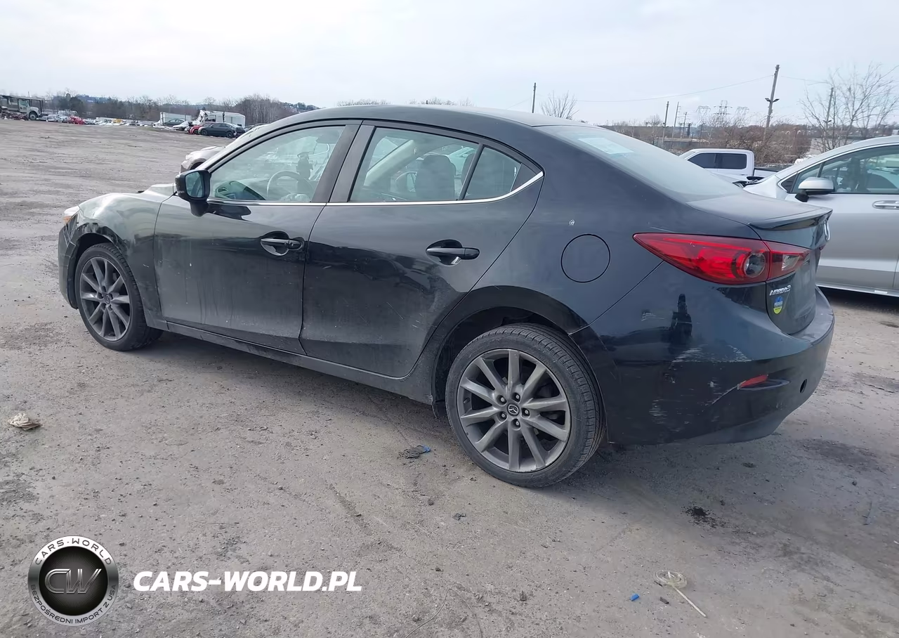 2018 Mazda Mazda3 Touring VIN:3MZBN1V3XJM199430 - 3