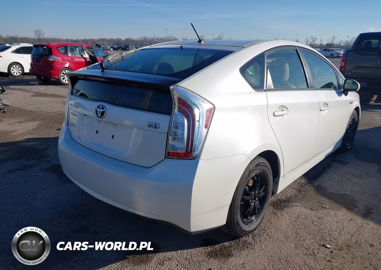 2015 Toyota Prius Two VIN:JTDKN3DU1F0407598 - 4