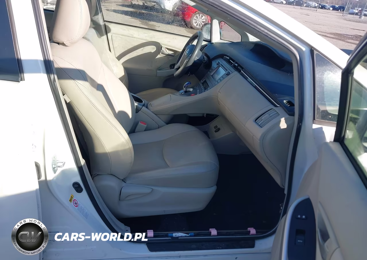 2015 Toyota Prius Two VIN:JTDKN3DU1F0407598 - 5