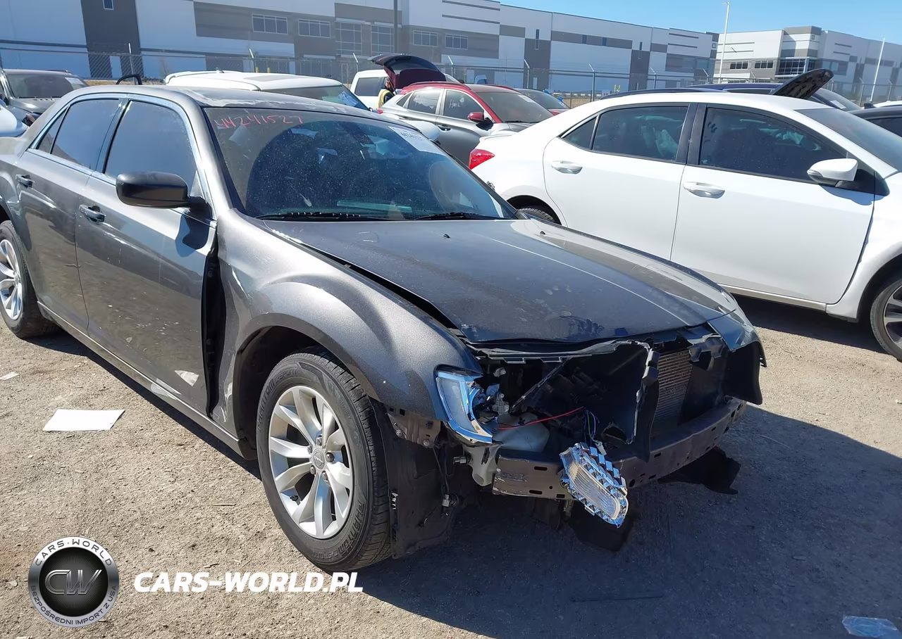 2015 Chrysler 300 Limited VIN:2C3CCAAG5FH796937 - 11