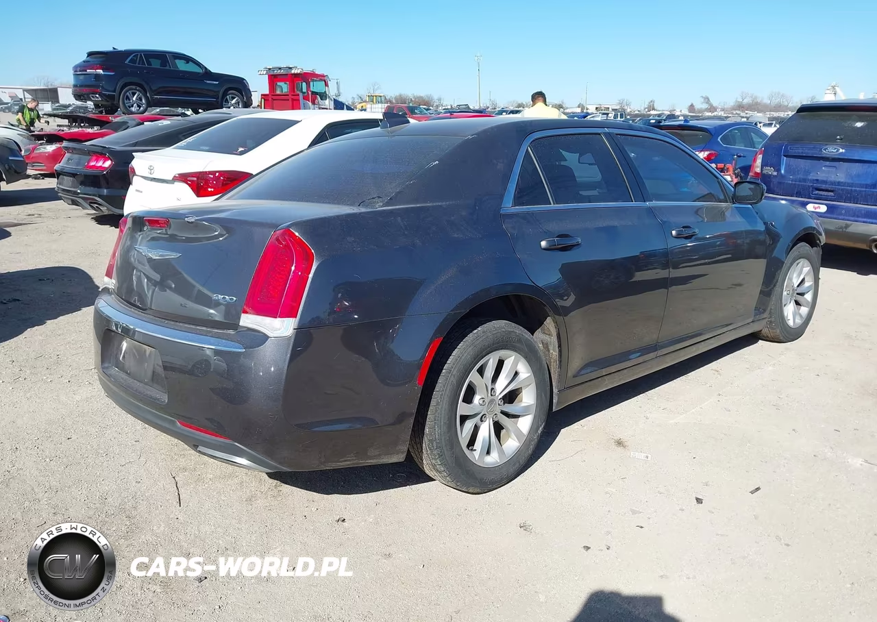 2015 Chrysler 300 Limited VIN:2C3CCAAG5FH796937 - 4