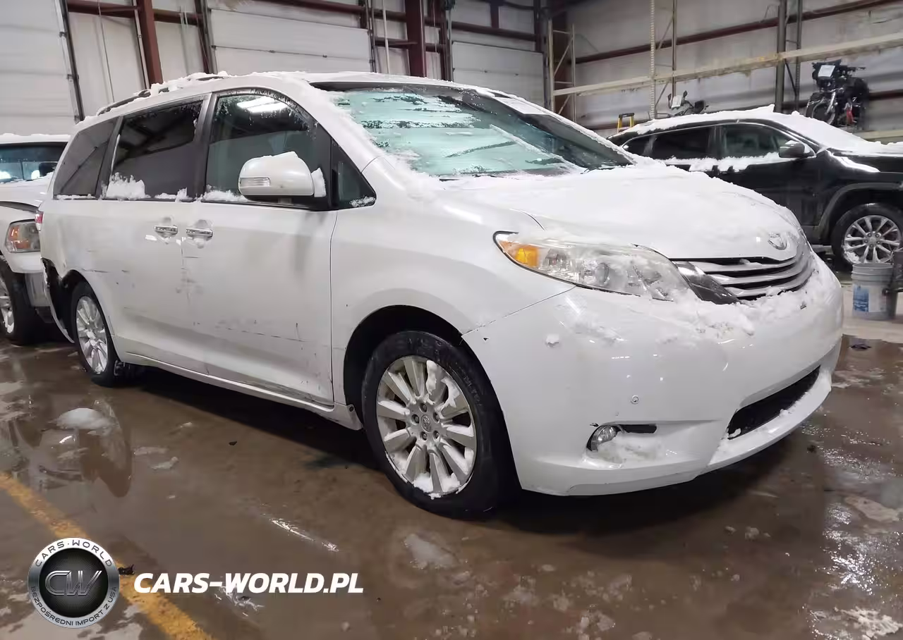 2013 Toyota Sienna Limited 7 Passenger
