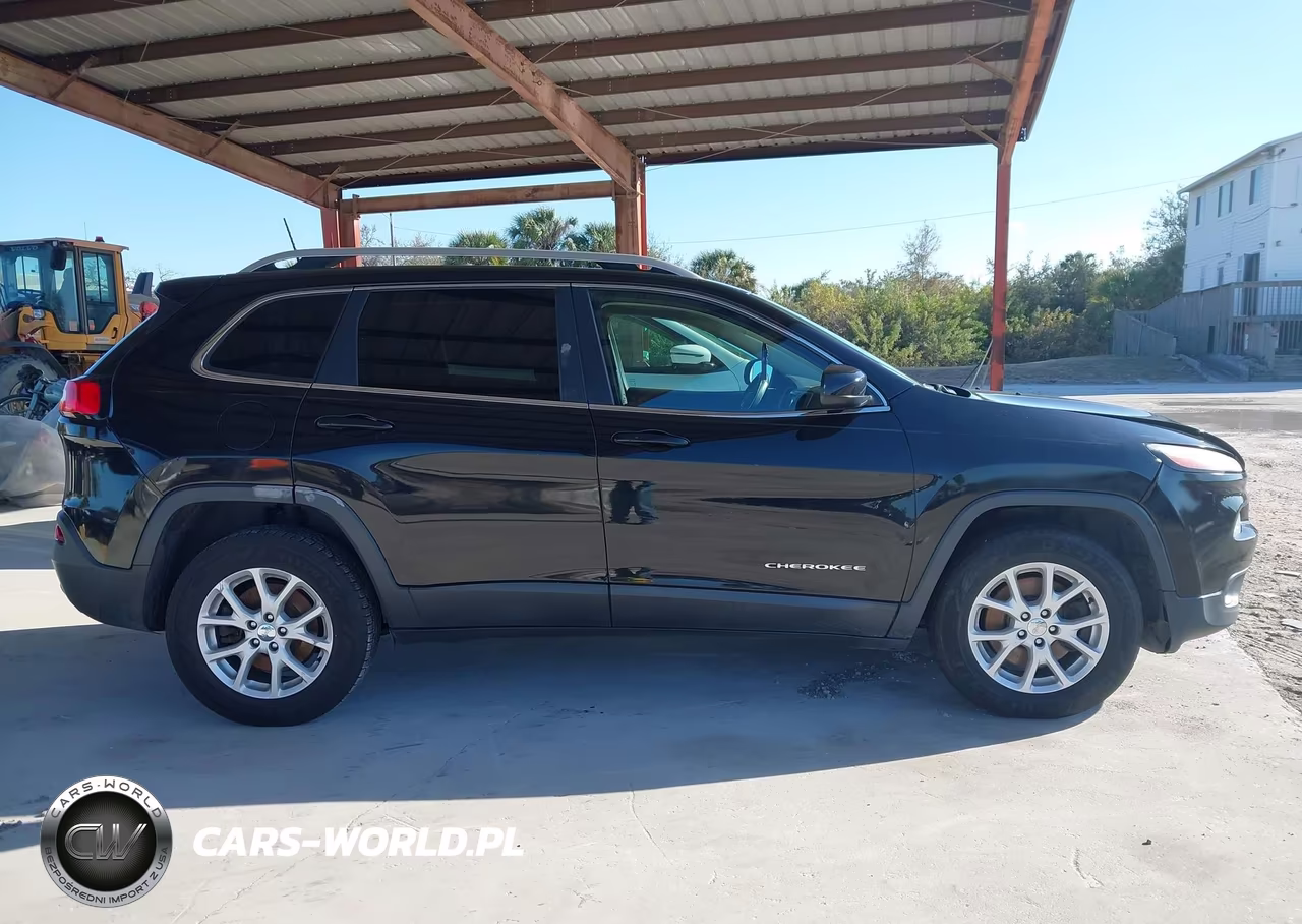2017 Jeep Cherokee Latitude 4X4 VIN:1C4PJMCS9HW646713 - 13