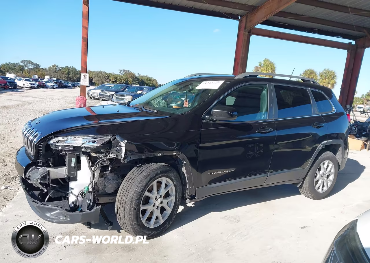 2017 Jeep Cherokee Latitude 4X4 VIN:1C4PJMCS9HW646713 - 14