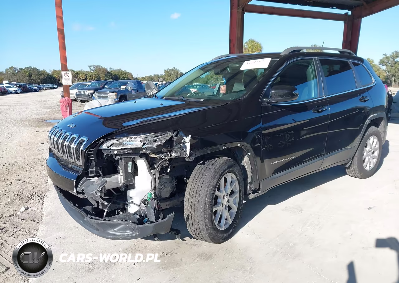 2017 Jeep Cherokee Latitude 4X4 VIN:1C4PJMCS9HW646713 - 2