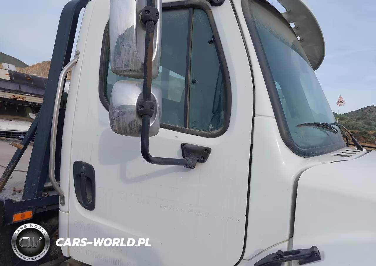 2018 Freightliner M2 106 VIN:1FVACWFC7JHJS8033 - 17