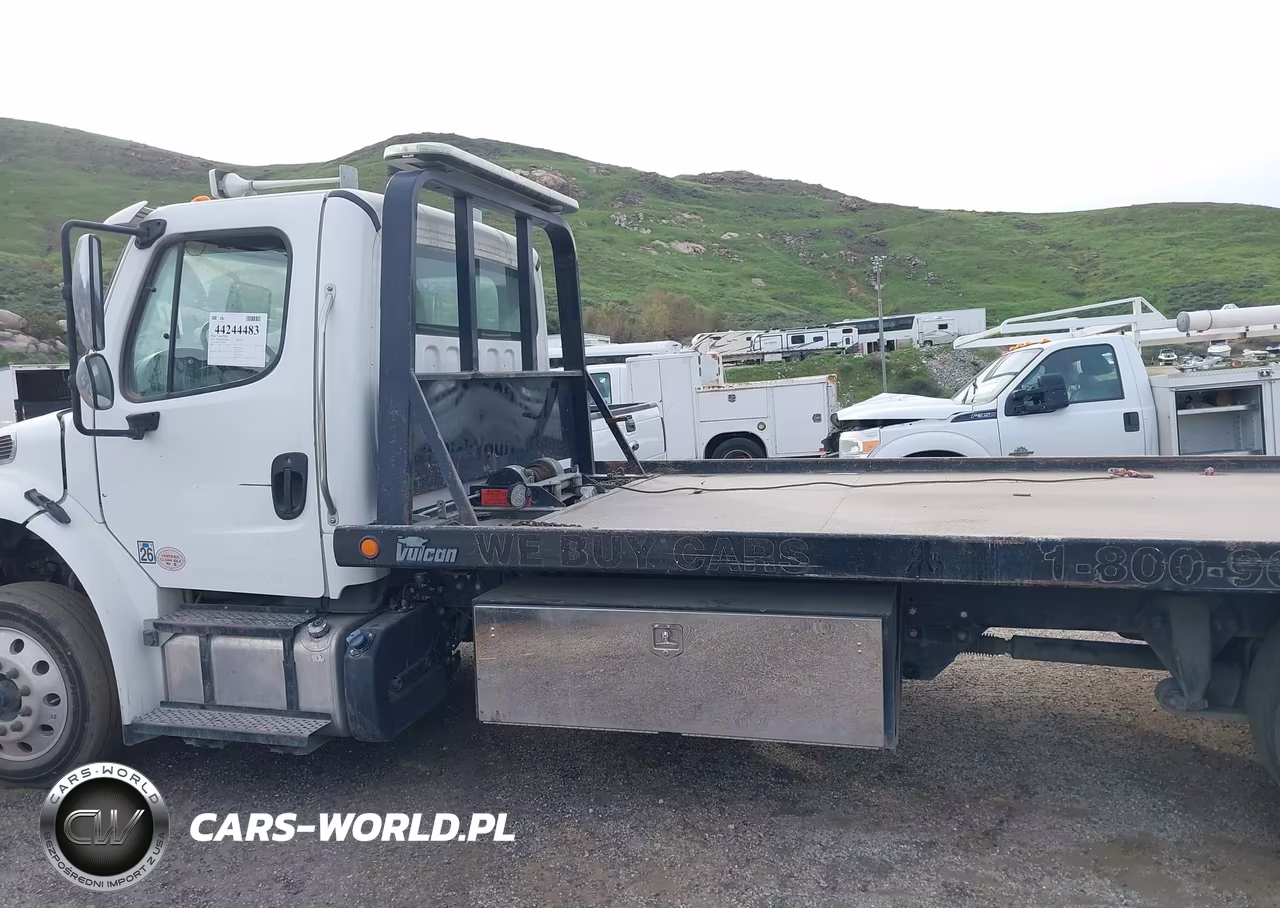 2018 Freightliner M2 106 VIN:1FVACWFC7JHJS8033 - 18