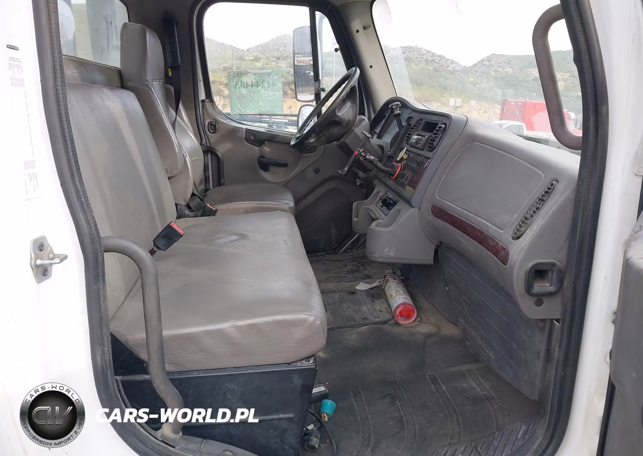 2018 Freightliner M2 106 VIN:1FVACWFC7JHJS8033 - 7