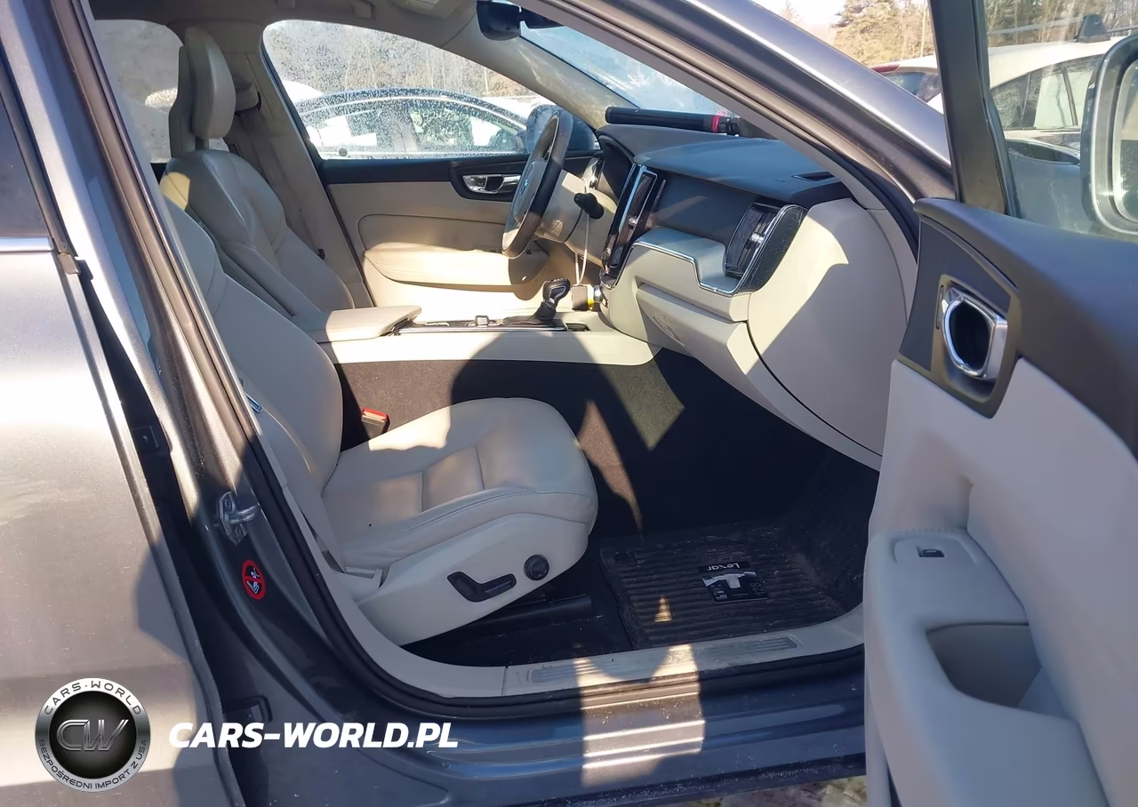 2018 Volvo Xc60 T6 Momentum VIN:YV4A22RK2J1022010 - 5