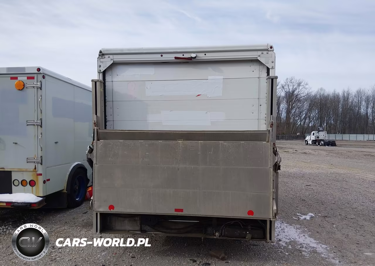 2012 Freightliner Chassis M Line Walk-In Van VIN:4UZAC3DV4CCBN1752 - 17