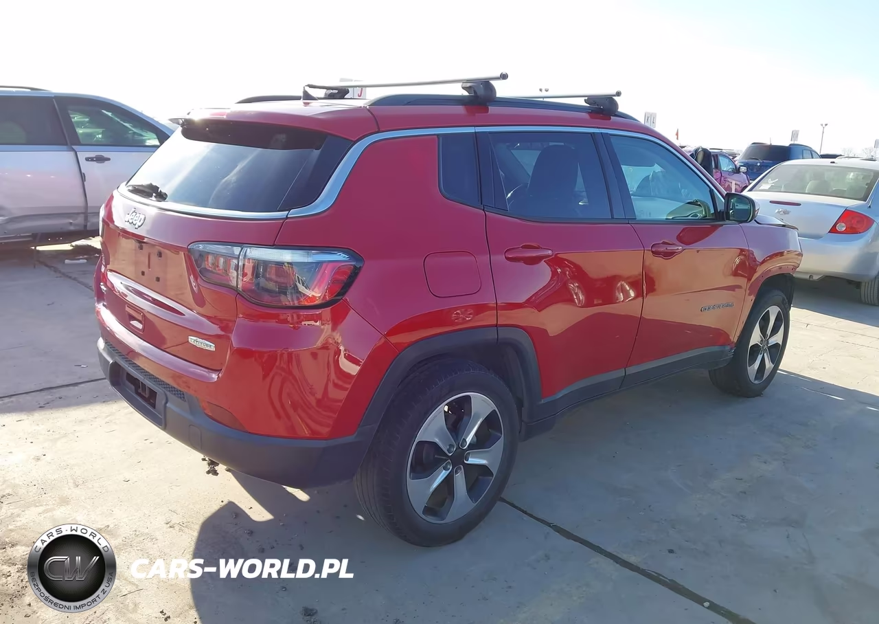 2017 Jeep New Compass Latitude 4X4 VIN:3C4NJDBB3HT681813 - 4