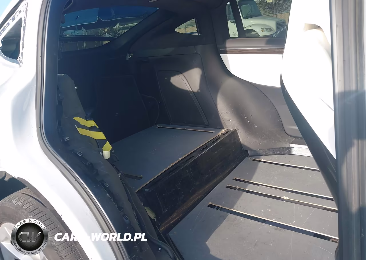 2016 Tesla Model X 75D-P100D-P90D VIN:5YJXCBE44GF000544 - 8
