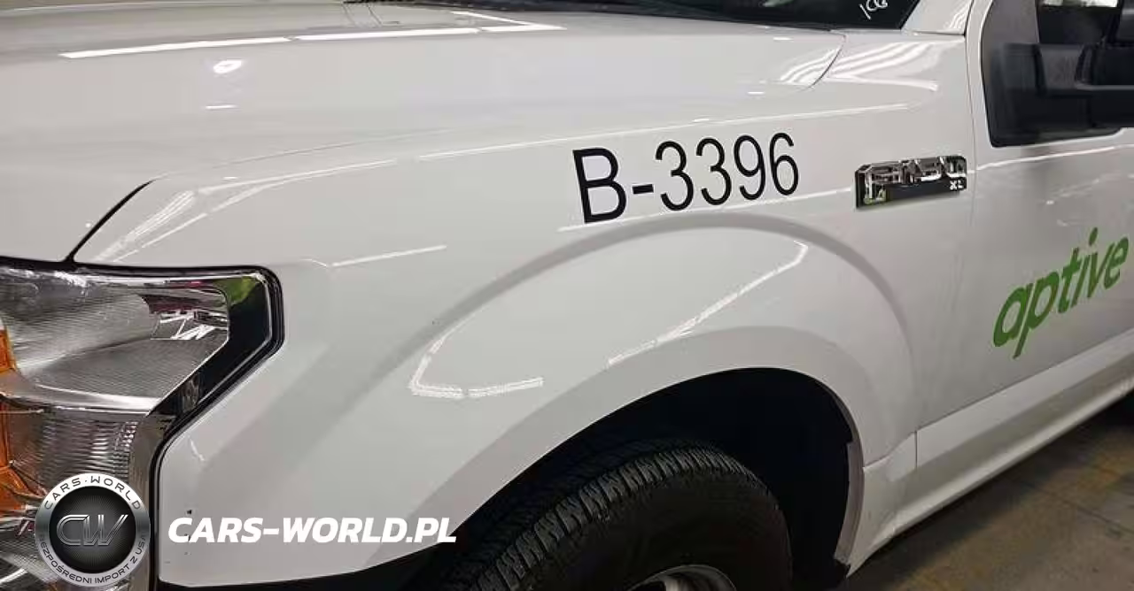 2018 Ford F-150 Xl VIN:1FTMF1CB9JKD86233 - 4