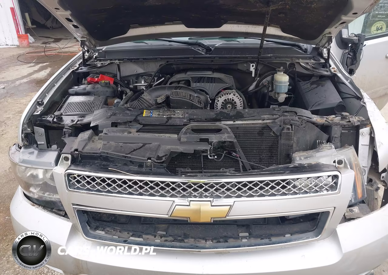 2011 Chevrolet Tahoe Ltz VIN:1GNSKCE01BR244713 - 10