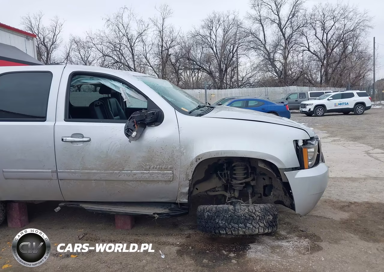 2011 Chevrolet Tahoe Ltz VIN:1GNSKCE01BR244713 - 12