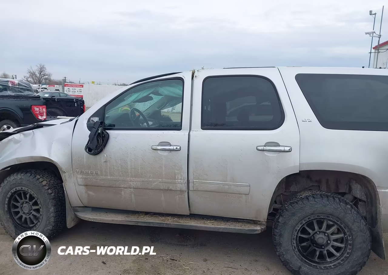 2011 Chevrolet Tahoe Ltz VIN:1GNSKCE01BR244713 - 16