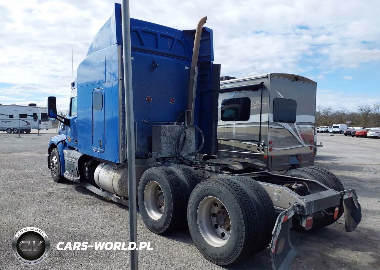 2017 Peterbilt 579 VIN:1XPBDP9X3HD357911 - 3
