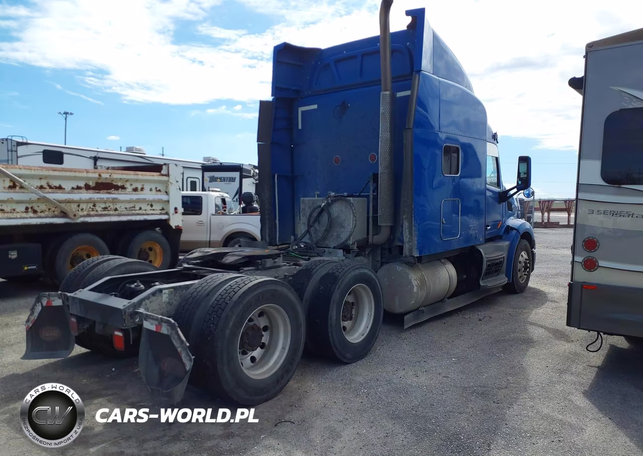 2017 Peterbilt 579 VIN:1XPBDP9X3HD357911 - 4