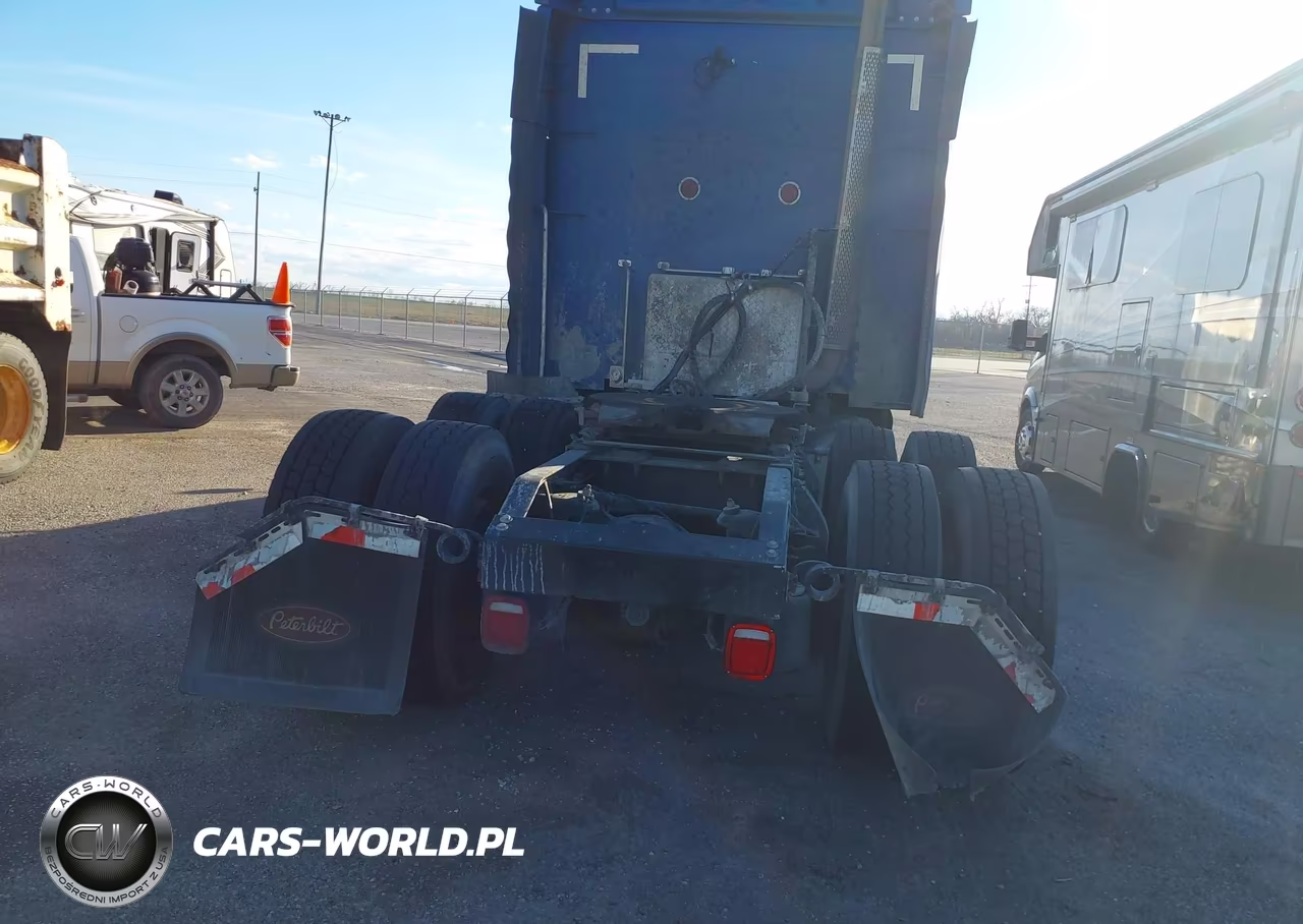 2017 Peterbilt 579 VIN:1XPBDP9X3HD357911 - 8