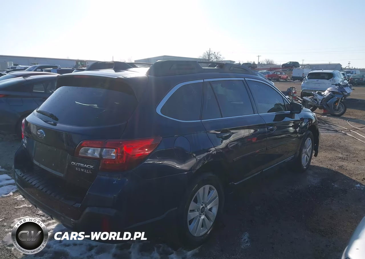 2018 Subaru Outback 2.5I Premium VIN:4S4BSACC1J3324178 - 4