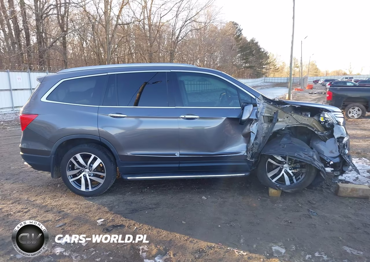 2017 Honda Pilot Touring VIN:5FNYF5H98HB044827 - 13