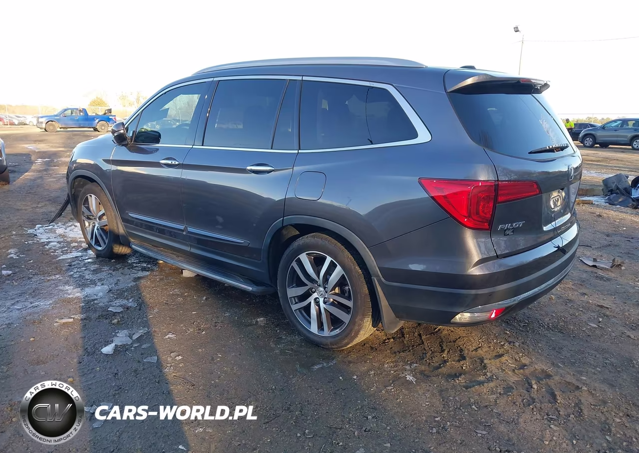 2017 Honda Pilot Touring VIN:5FNYF5H98HB044827 - 3