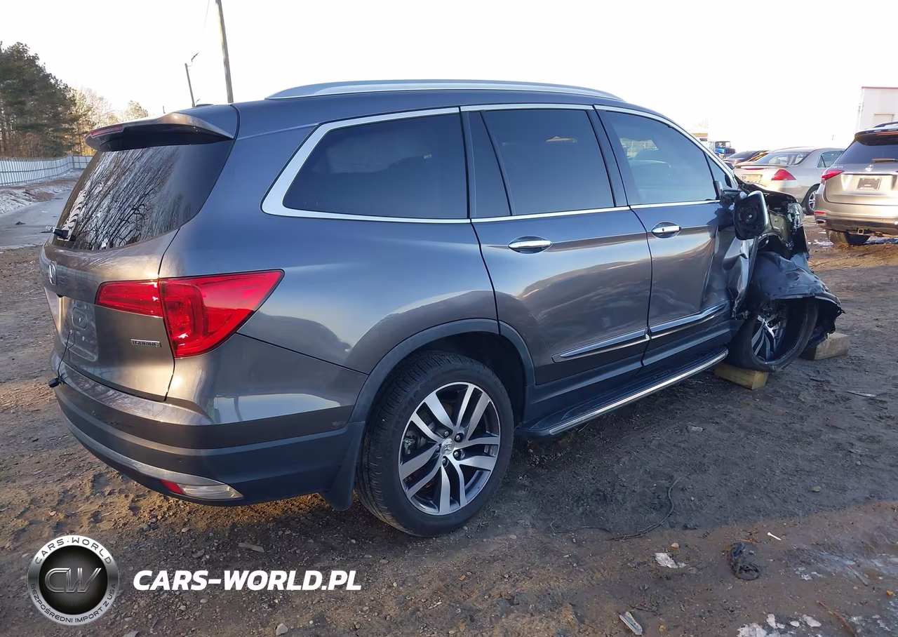 2017 Honda Pilot Touring VIN:5FNYF5H98HB044827 - 4