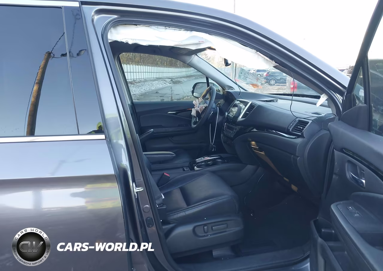 2017 Honda Pilot Touring VIN:5FNYF5H98HB044827 - 5