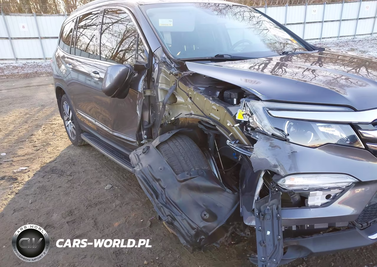 2017 Honda Pilot Touring VIN:5FNYF5H98HB044827 - 6