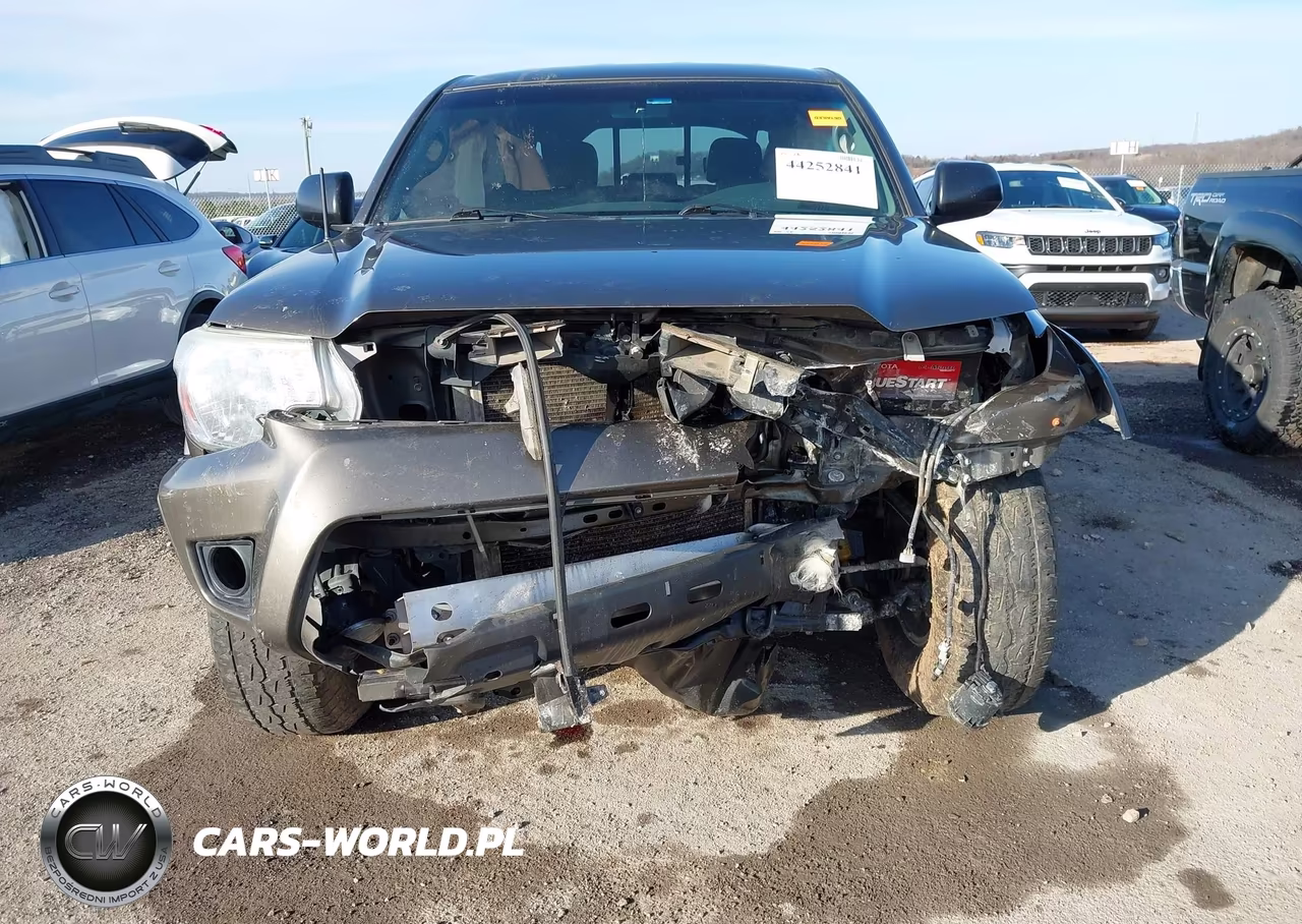 2015 Toyota Tacoma Base V6 VIN:3TMLU4EN5FM192440 - 12