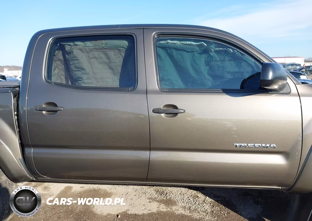 2015 Toyota Tacoma Base V6 VIN:3TMLU4EN5FM192440 - 13