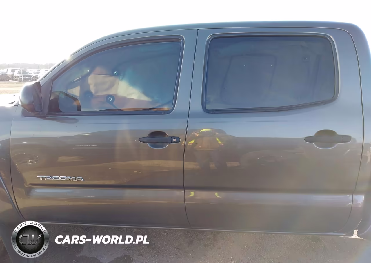 2015 Toyota Tacoma Base V6 VIN:3TMLU4EN5FM192440 - 14
